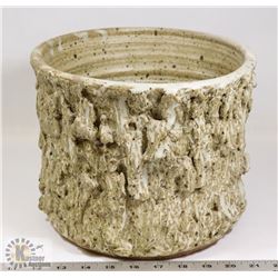 41) JANO LETTS TEXTURED CREAM GLAZE POT,