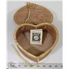 Image 2 : ACHO DENE BIRCHBARK BASKET, MEDIUM HEART SHAPED,