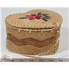 Image 3 : ACHO DENE BIRCHBARK BASKET, MEDIUM HEART SHAPED,