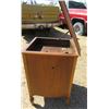 Image 3 : VICTROLA (WOOD CABINET) *ANTIQUE*