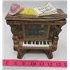 Image 3 : LOT OF MISC MUSIC BOXES AND MINIATURE PIANOS