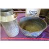Image 1 : LARGE POT AND TIN MILK CAN