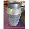Image 2 : LARGE POT AND TIN MILK CAN