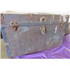 Image 1 : STEAMER TRUNK (METAL) *HAS RUST*