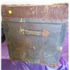 Image 4 : STEAMER TRUNK (METAL) *HAS RUST*