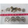 Image 1 : LOT OF HORSE ITEMS (HORSE SHOE TOKENS, PIN, ETC)