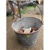 Image 1 : LOT OF WEIGHTS AND STEEL PAIL (GALVANIZED)