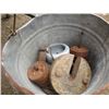 Image 2 : LOT OF WEIGHTS AND STEEL PAIL (GALVANIZED)