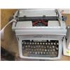 Image 2 : TYPEWRITER AND CHEQUE MAKER (VINTAGE)