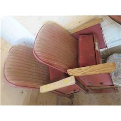 LOT OF 2 THEATRE SEATS