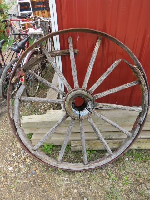 WAGON WHEEL (YARD ART)