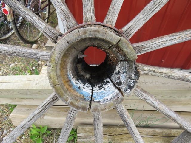 WAGON WHEEL (YARD ART)