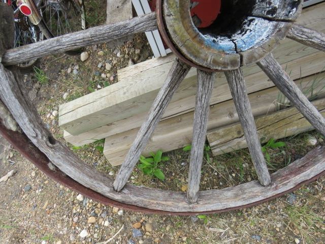 WAGON WHEEL (YARD ART)