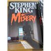 Image 2 : LOT OF 2 STEPHEN KING NOVELS (IT AND MISERY)