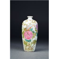 Chinese Famille Rose Porcelain Snuff Bottle Mark