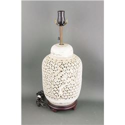 Chinese Porcelain Reticulate Carving Lamp