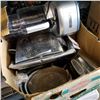 Image 2 : BOX OF KITCHEN APPLIANCES