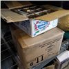 Image 1 : 2 BOXES OF MASON JARS