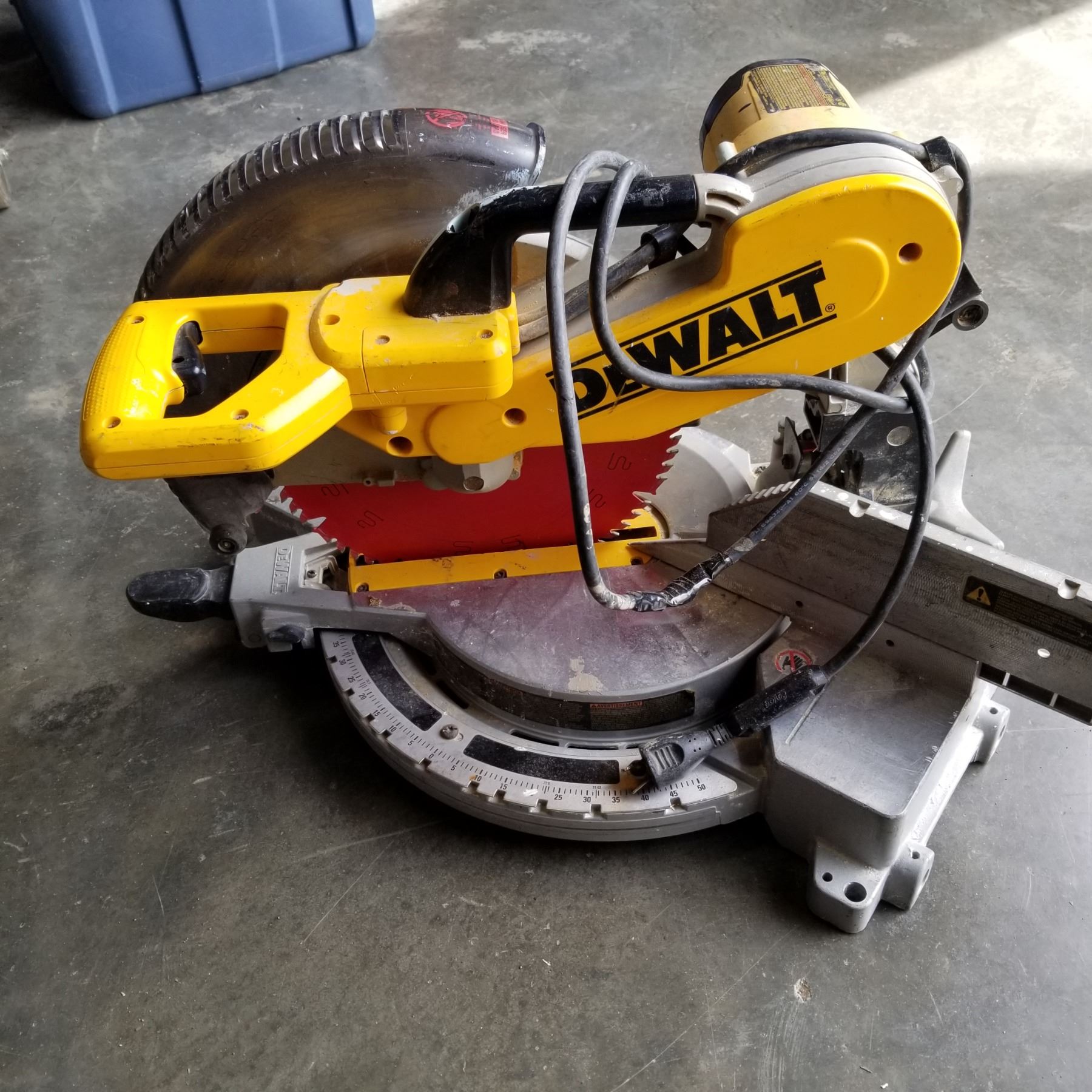 Compatible With 394075-00 DeWalt Miter Saw Handle Clamshell Set DW706