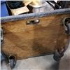 Image 2 : LARGE 4-WHEEL DOLLY