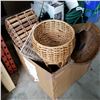 Image 4 : LARGE LOT OF GARDEN SUPPLIES, PLANTER POTS, ETC