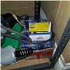 Image 2 : 6 BOXES OF 1-1/2" STAPLES AND 1200PC DECK SCREWS AND 3M ADHESIVE GUN ELECTRIC/AIR