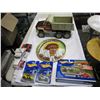 Image 2 : VINTAGE TONKA CONSTRUCTION TRUCK W/ TRAY OF DIE CAST