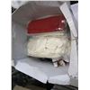 Image 1 : VINTAGE GLOVES AND SEWING SUPPLIES