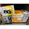 Image 1 : LOT OF 4 KITCHEN APPLIANCES W/ DEEP FRYER, COFFEE MAKER, FLOOR LAMP
