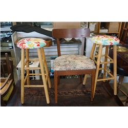 2 STOOLS