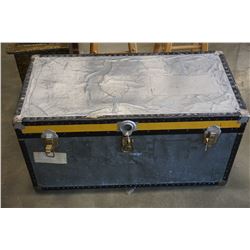 METAL SHIPPING TRUNK