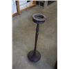 Image 2 : VINTAGE METAL MILK CAN AND WOODEN STAND
