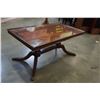Image 2 : GLASS INSERT DUNCAN PHYFE COFFEE TABLE