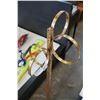 Image 2 : TOWEL RACK AND DECORATIVE