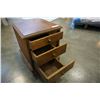 Image 2 : OAK 3-DRAWER END TABLE