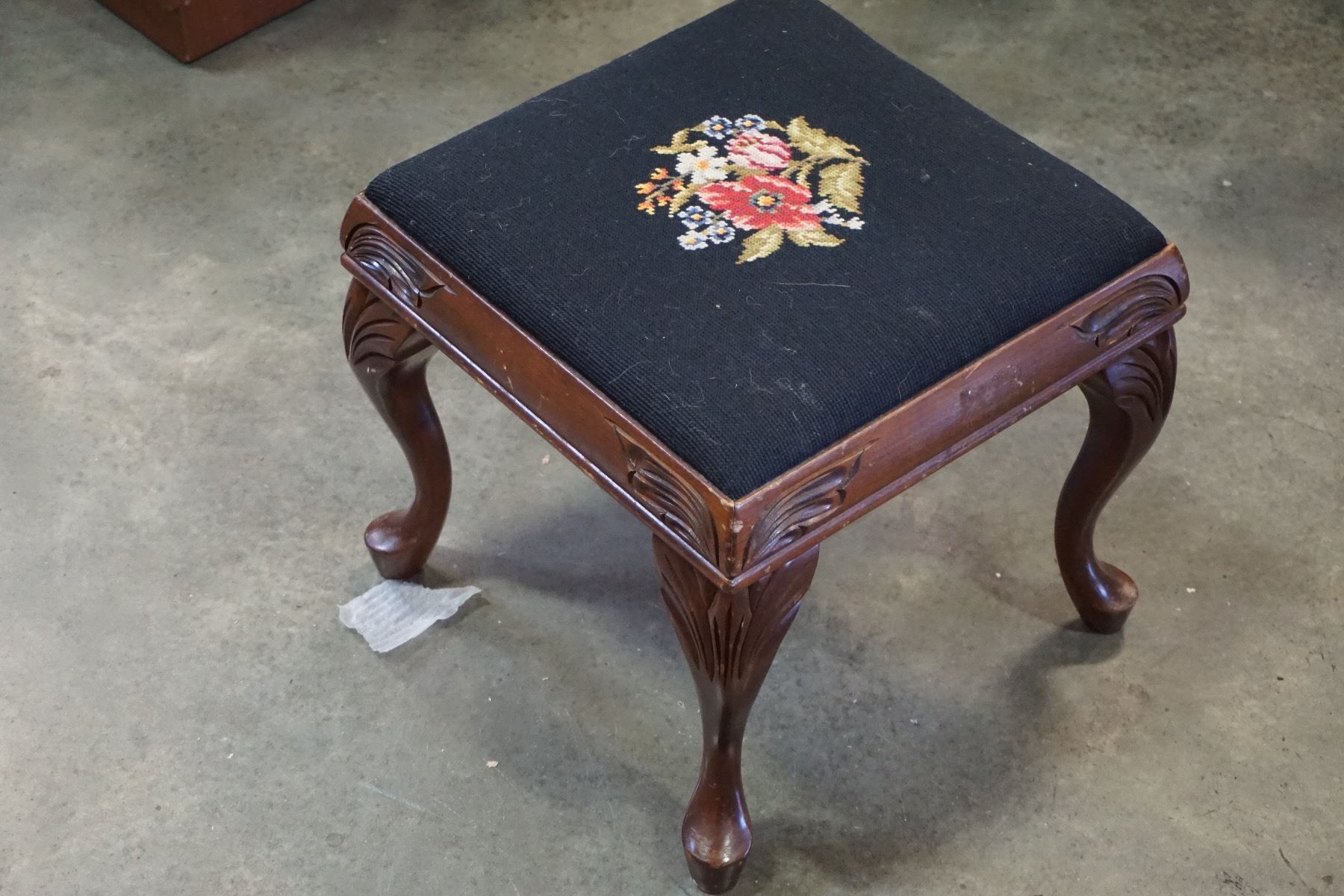 VINTAGE WOODEN NEEDLEPOINT FOOTSTOOL