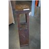 Image 2 : OAK VINTAGE PLANT STAND