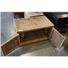 Image 2 : WICKER TRUNK