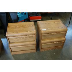 PAIR OF OAK NIGHTSTANDS