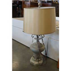 TABLE LAMP WITH PENDENTS