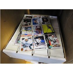 BOX OF EARLY 90s HOCKEY CARDS W/ 27 GRETSKY HOCKEY CARDS