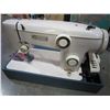 Image 3 : BAYCREST SEWING MACHINE