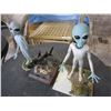 Image 3 : LOT OF 3 FIGURES 2 ALIENS & WOOD SHARK ON ROCK & WOOD