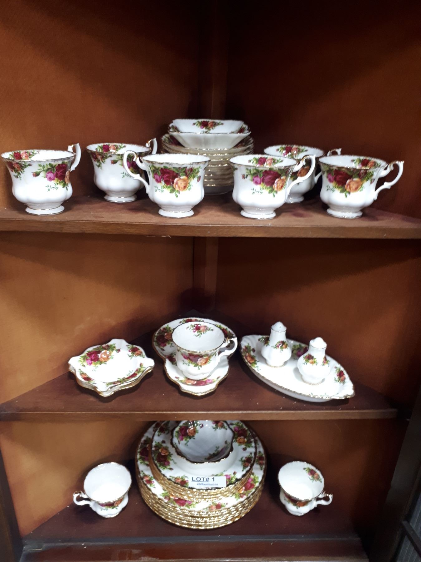 ROYAL ALBERT OLD COUNTRY ROSES CHINA