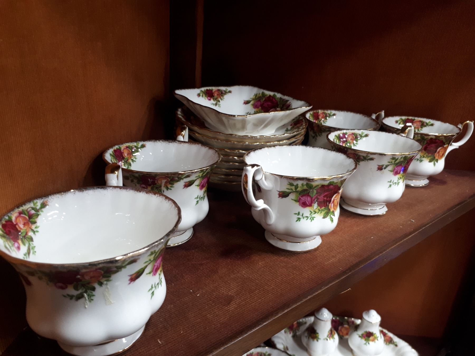 ROYAL ALBERT OLD COUNTRY ROSES CHINA