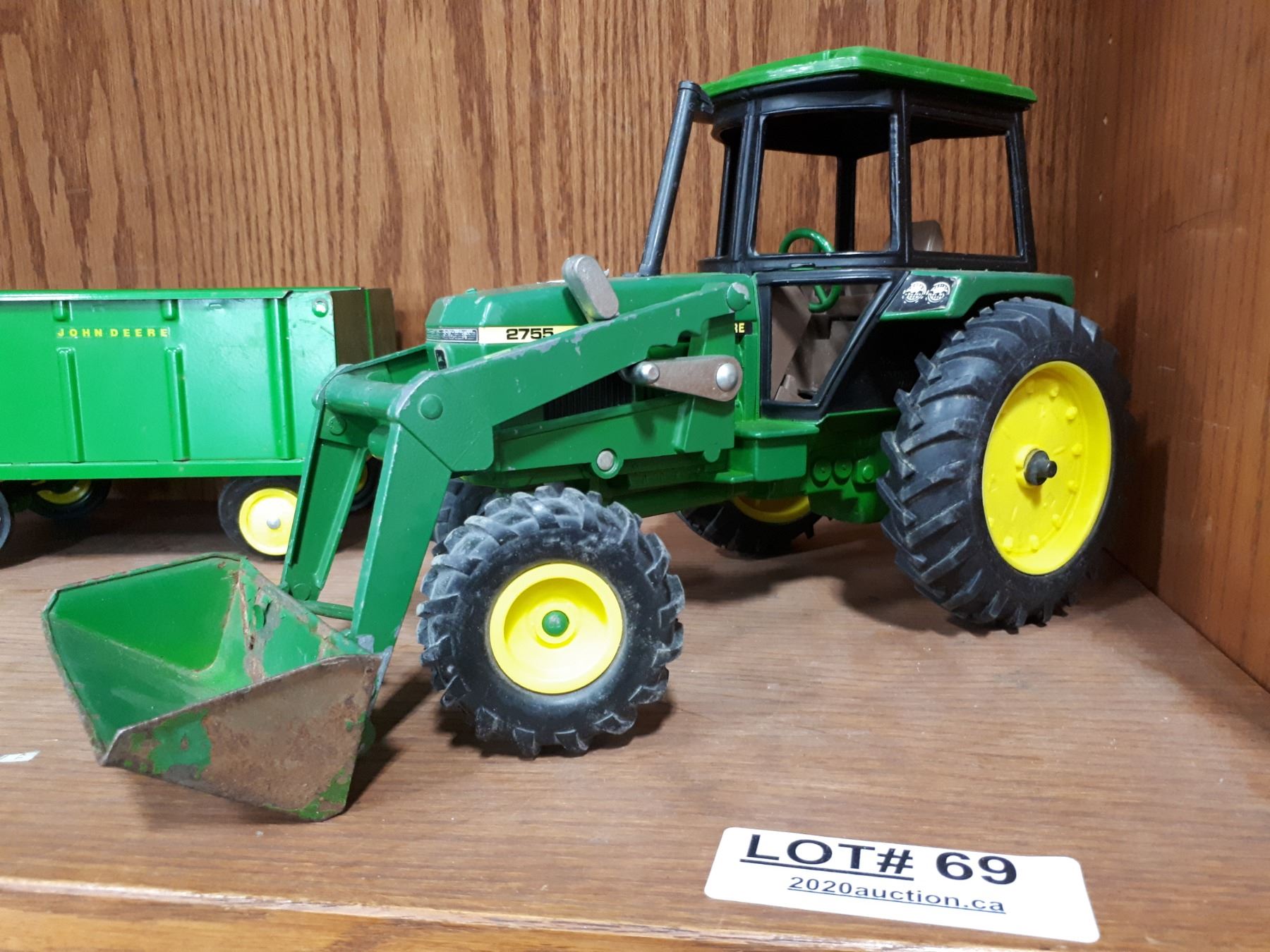 JOHN DEERE METAL DIE CAST TRACTOR