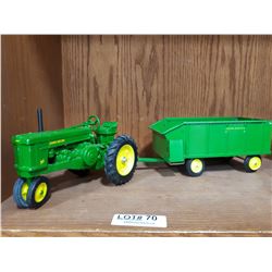 JOHN DEERE METAL DIE CAST TRACTOR AND WAGON