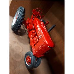 INTERNATIONAL HARVESTER DIE CAST FARMALL TRACTOR