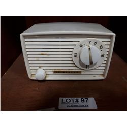 VINTAGE WHITE 501 BEAVER RADIO