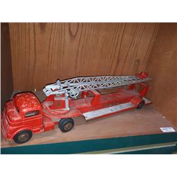 RED METAL DIE CAST FIRETRUCK